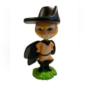 Puss in Boots bobble head Burger King